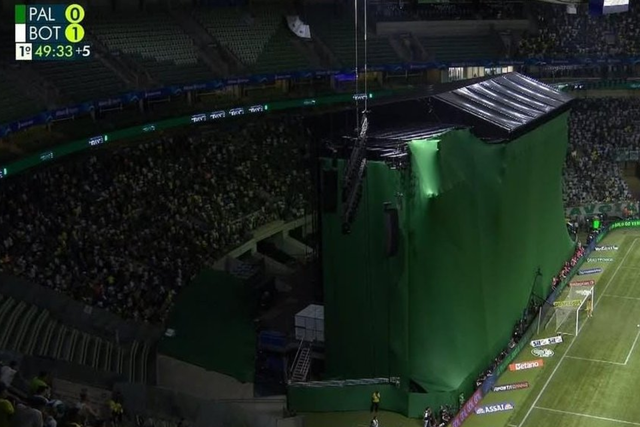 Vídeo: adeptos viram Palmeiras-Botafogo nas bancadas... através de ecrã