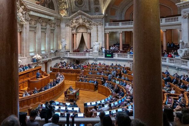 Governo aprova subida do salário mínimo e da idade da reforma