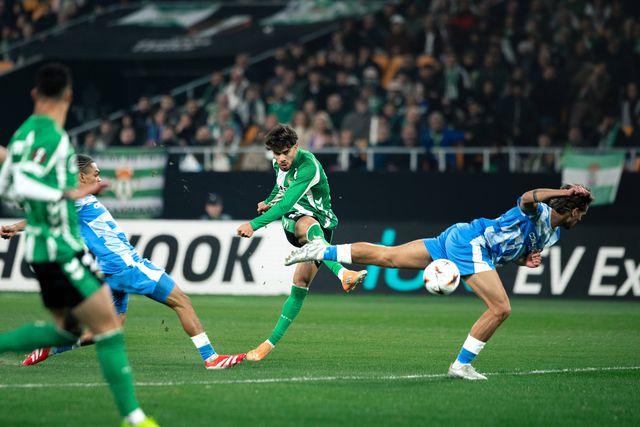 Remate de Abde Ezzalzouli para o primeiro golo da partida