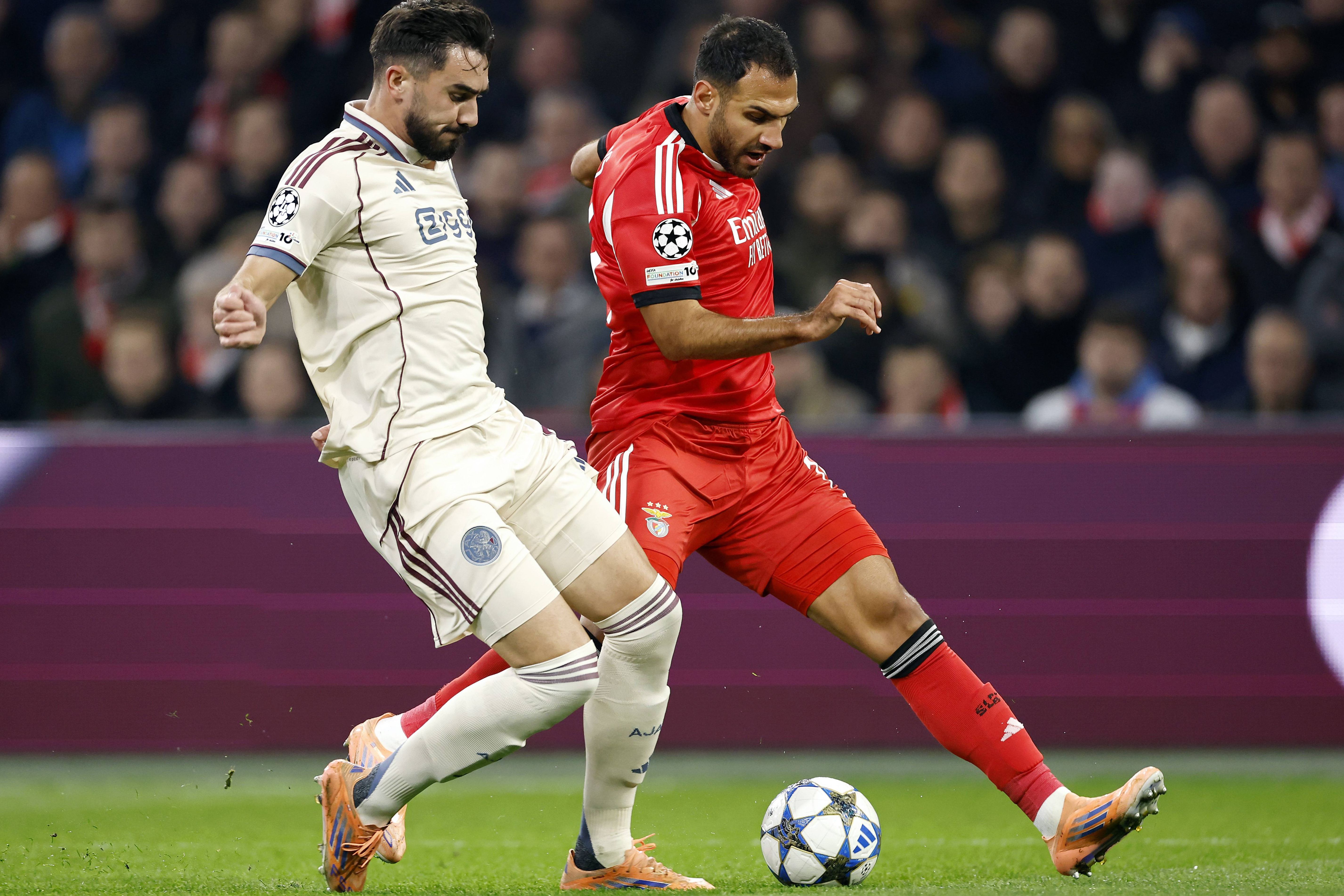 Benfica somou com o Ajax, em Amesterdão, 24.º jogo oficial da temporada — Foto: IMAGO
