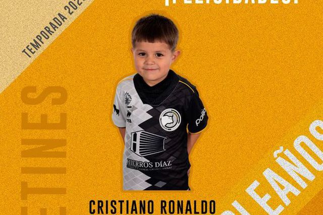 Parabéns a (outro) Cristiano Ronaldo derrete adeptos