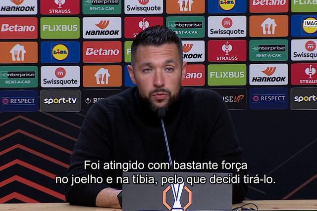 Farioli explica substituição de Varela ao intervalo