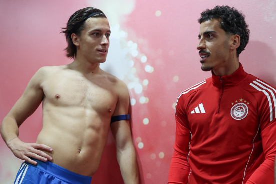 Carreras e Chiquinho trocaram camisolas no final do jogo - Foto: UEFA