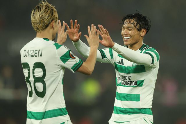 Celtic opera reviravolta em Roterdão com asiáticos em grande