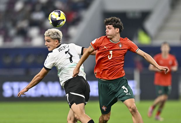 Martim Chelmik (Portugal) em ação na final do Mundial sub-17 - Foto: EPA/Noushad Thekkayil