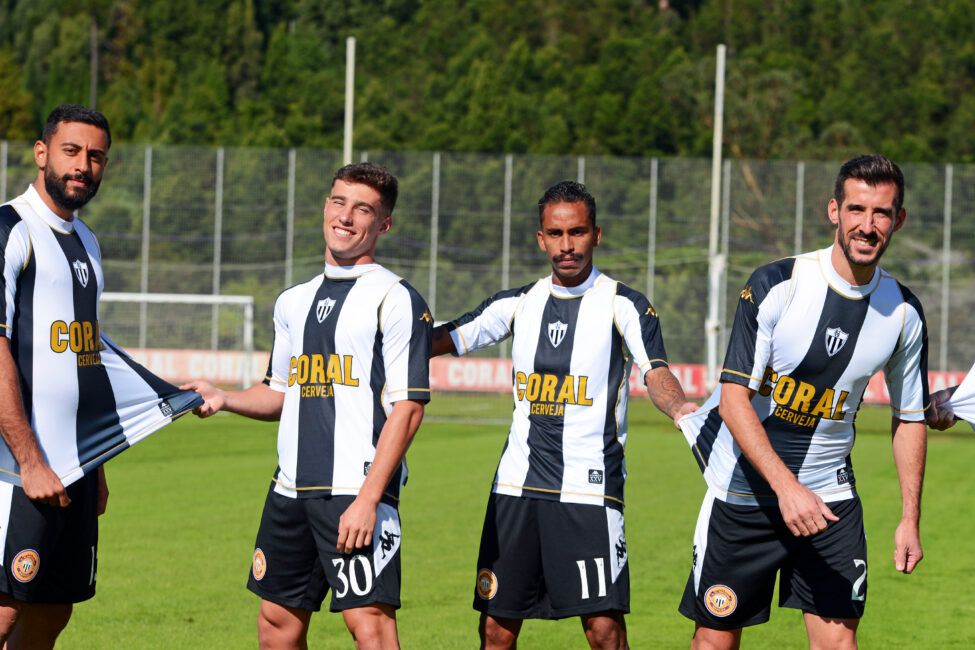 Nacional vai receber o Benfica com uma camisola especial. - Foto: CD Nacional