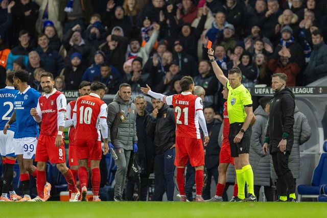 Camisola 10 viu o vermelho direto na Escócia e no final do jogo penitenciou-se perante o grupo
