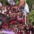 Impressionante escolta à equipa do Flamengo acabou em confronto com a polícia