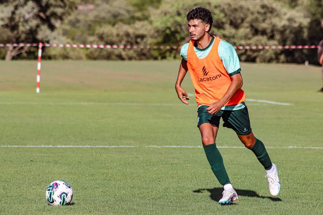 Farense: Tiago Madeira integrado no grupo principal