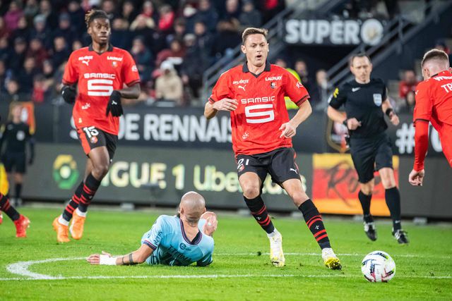 Treinador do Rennes barra saída de ex-Benfica