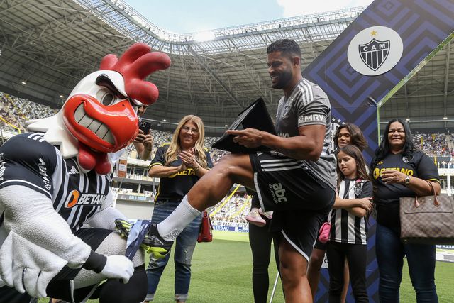 Gesto de Hulk elogiado no Brasil