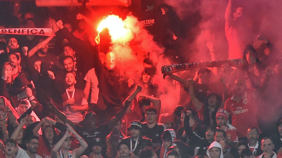 Benfica multado e treinador de guarda-redes suspenso um jogo