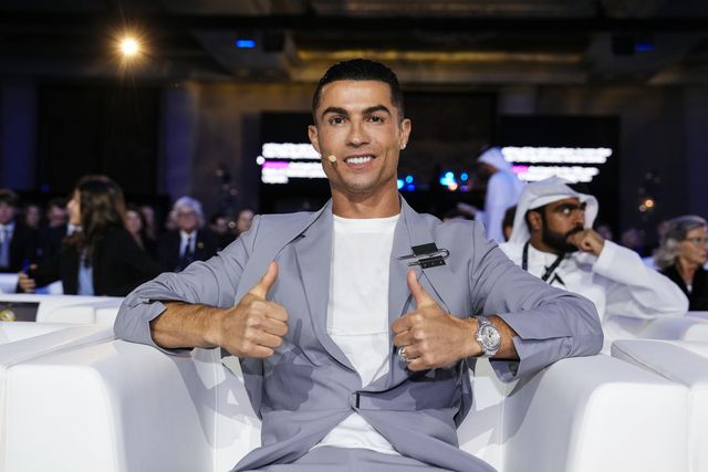 Cristiano Ronaldo posa para a foto