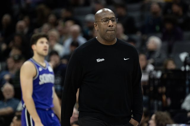 Kings despedem Mike Brown