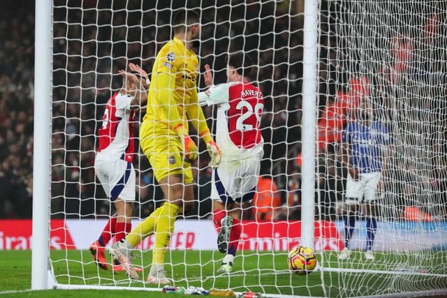 Kai Havertz a celebrar o único golo do encontro com Gabriel Jesus
