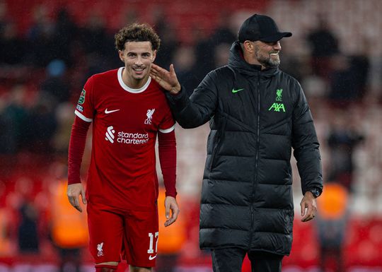 Curtis Jones soube que fez 100.º jogo na Premier League através de... Klopp