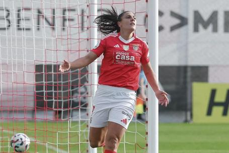 Oficial: brilhou na primeira época, perdeu espaço na segunda e sai do Benfica