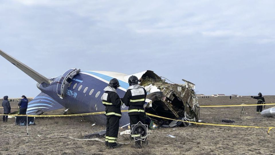 Autoridades dizem que queda de avião no Cazaquistão foi causada por míssil russo