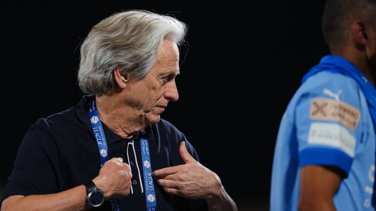 VÍDEO: Jorge Jesus arrisca no inglês nos Globe Soccer Awards