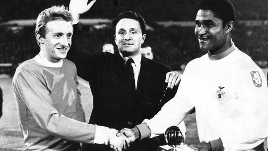 Benfica recorda Bola de Ouro de Eusébio