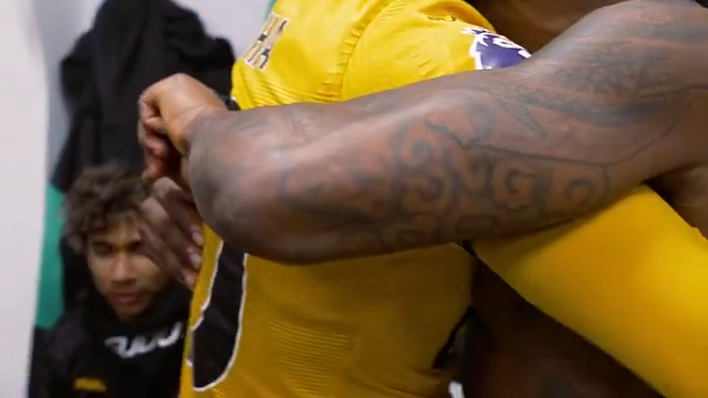 Sorrisos e discurso de Vítor Pereira no balneário do Wolves após triunfo sobre o Man. Utd