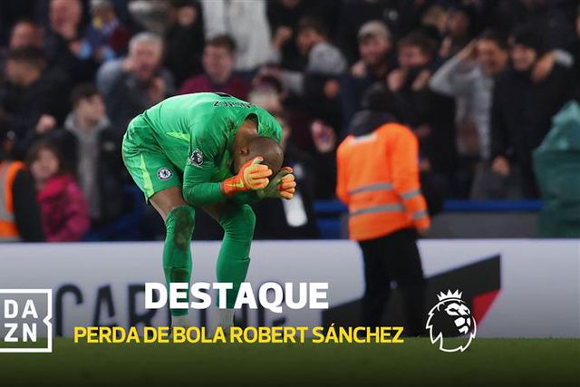 Hilariante! Chelsea precisava do golo e... o guarda-redes escorregou para fora da área