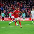 Golo de Hutchinson ao Man. City em Nottingham