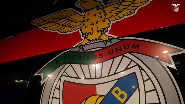Benfica já está em Gaia e mostra uma novidade