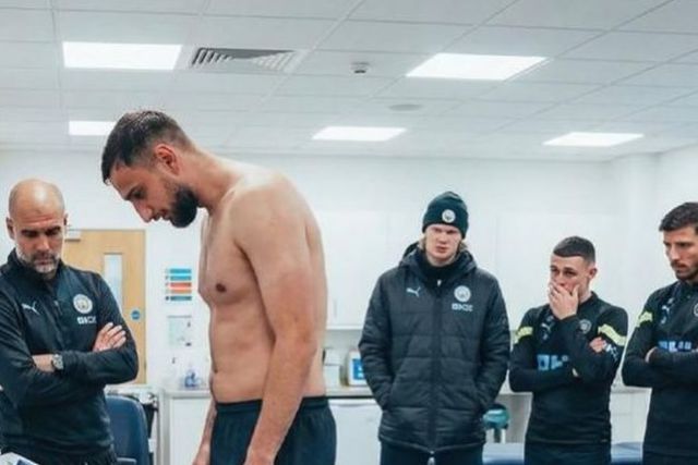 Guardiola controla o peso de Donnarumma (Foto: Donnarumma/Instagram)