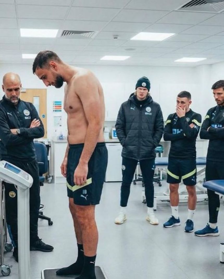 Guardiola controla o peso de Donnarumma (Foto: Donnarumma/Instagram)