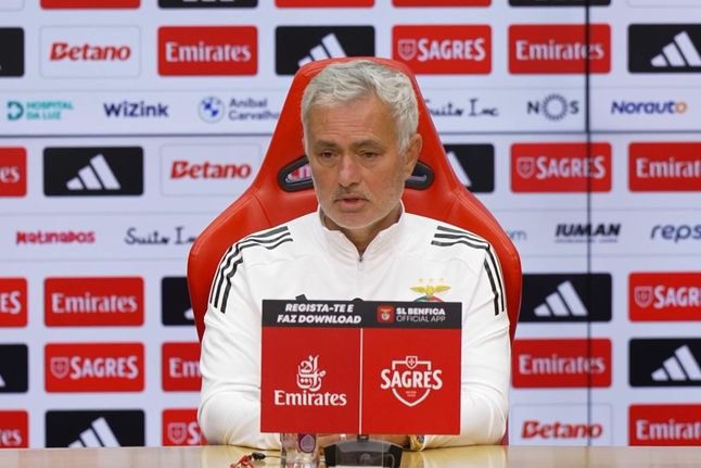 Mourinho brinca com horário da conferência: «Tinha esperança que não aparecessem»