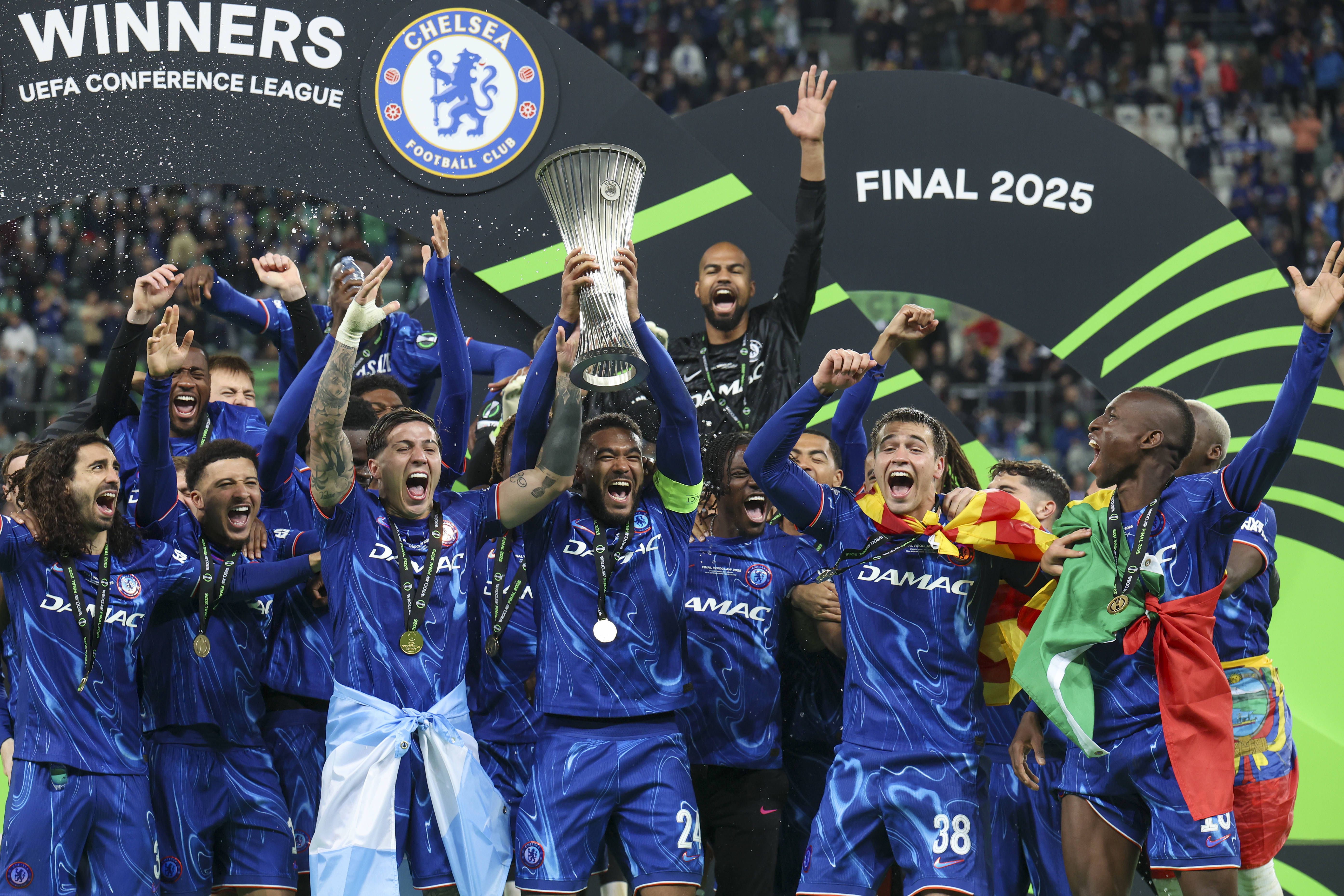 Chelsea sagrou-se vencedor da Liga Conferência em maio de 2025, ao vencer de forma categórica o Betis, por 4-1 - Foto: IMAGO