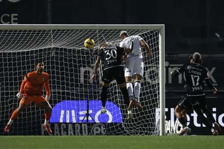 Famalicão-Estrela da Amadora: afinal, Gil Dias fica em campo
