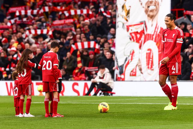 Van Dijk e os filhos de Diogo Jota (IMAGO)