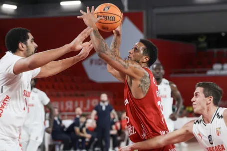 Benfica e FC Porto com contas para ajustar