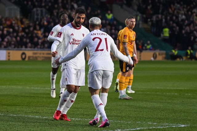 Bruno Fernandes e Dalot carimbaram triunfo sofrido do Manchester United na taça