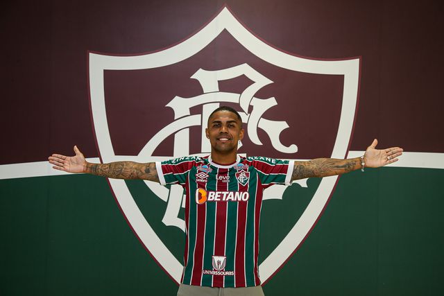 Mercado (oficial): Fluminense confirma Douglas Costa