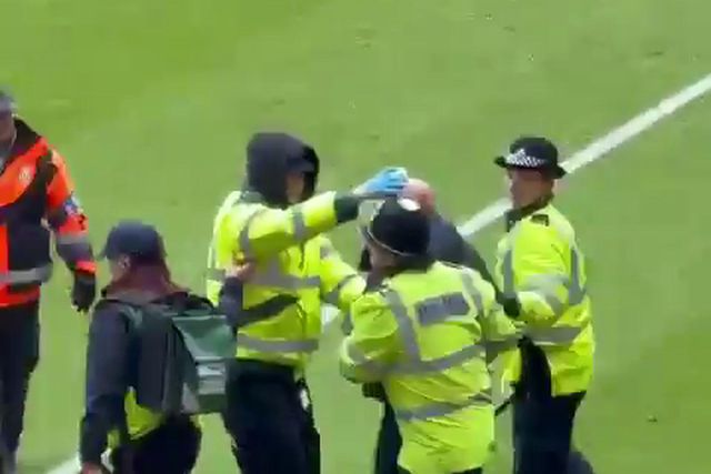 Assim ficou o adepto agredido no West Brom-Wolverhampton