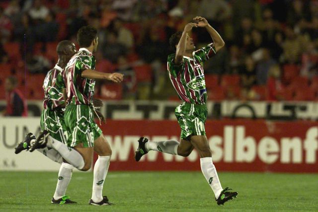Kenedy festeja golo ao Benfica, em 2000, ASF
