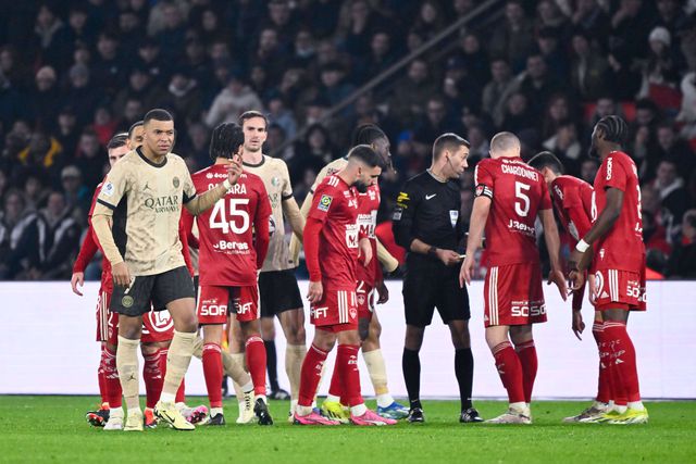 PSG surpreendido em casa pelo Brest com autogolo de Danilo Pereira