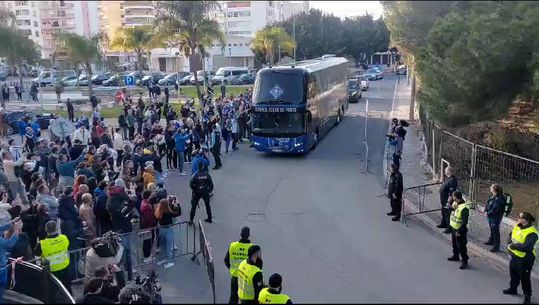 FC Porto: Pinto da Costa chegou com a equipa no autocarro