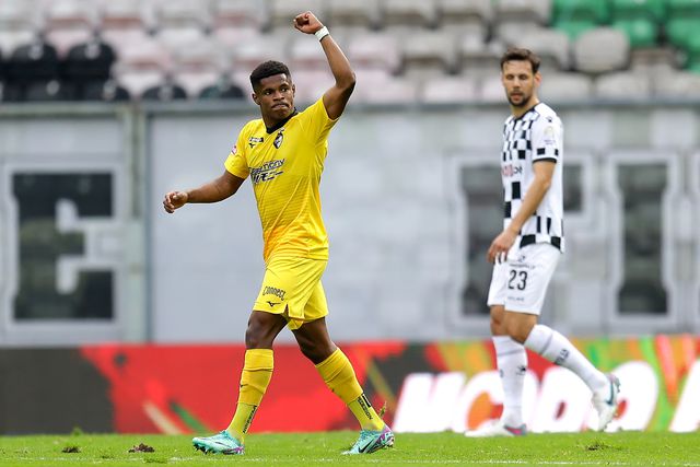 Portimonense goleia no Bessa