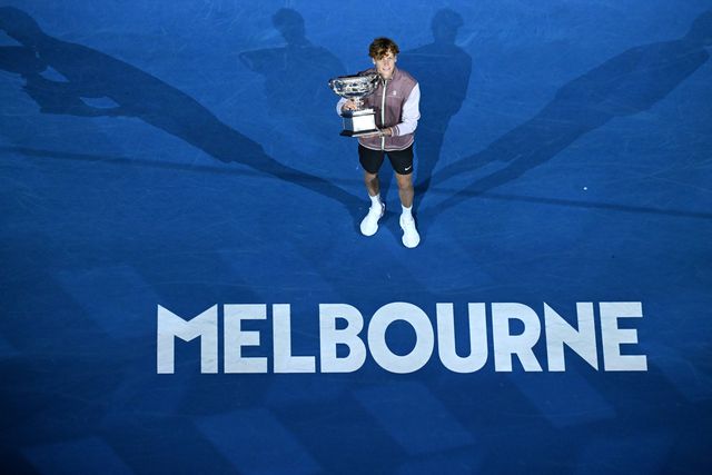 Sinner opera incrível reviravolta frente a Medvedev e conquista o Open de Austrália