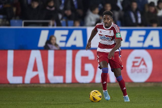 Mercado (oficial): Manafá prossegue a carreira na China