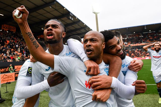 Vídeo: Pontapé acrobático de Ayew nos descontos dá um ponto ao Le Havre