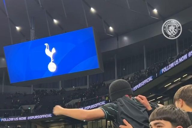 A emoção de receber a camisola de um ídolo