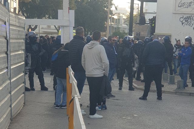 Carga policial sobre adeptos do FC Porto