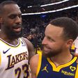 Vídeo: Espectáculo LeBron-Curry acabou em abraço