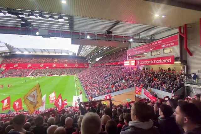 O «You'll Never Walk Alone» especial de Klopp visto das bancadas