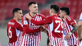 Fran Navarro marca novamente em mais uma vitória do Olympiakos de Carvalhal